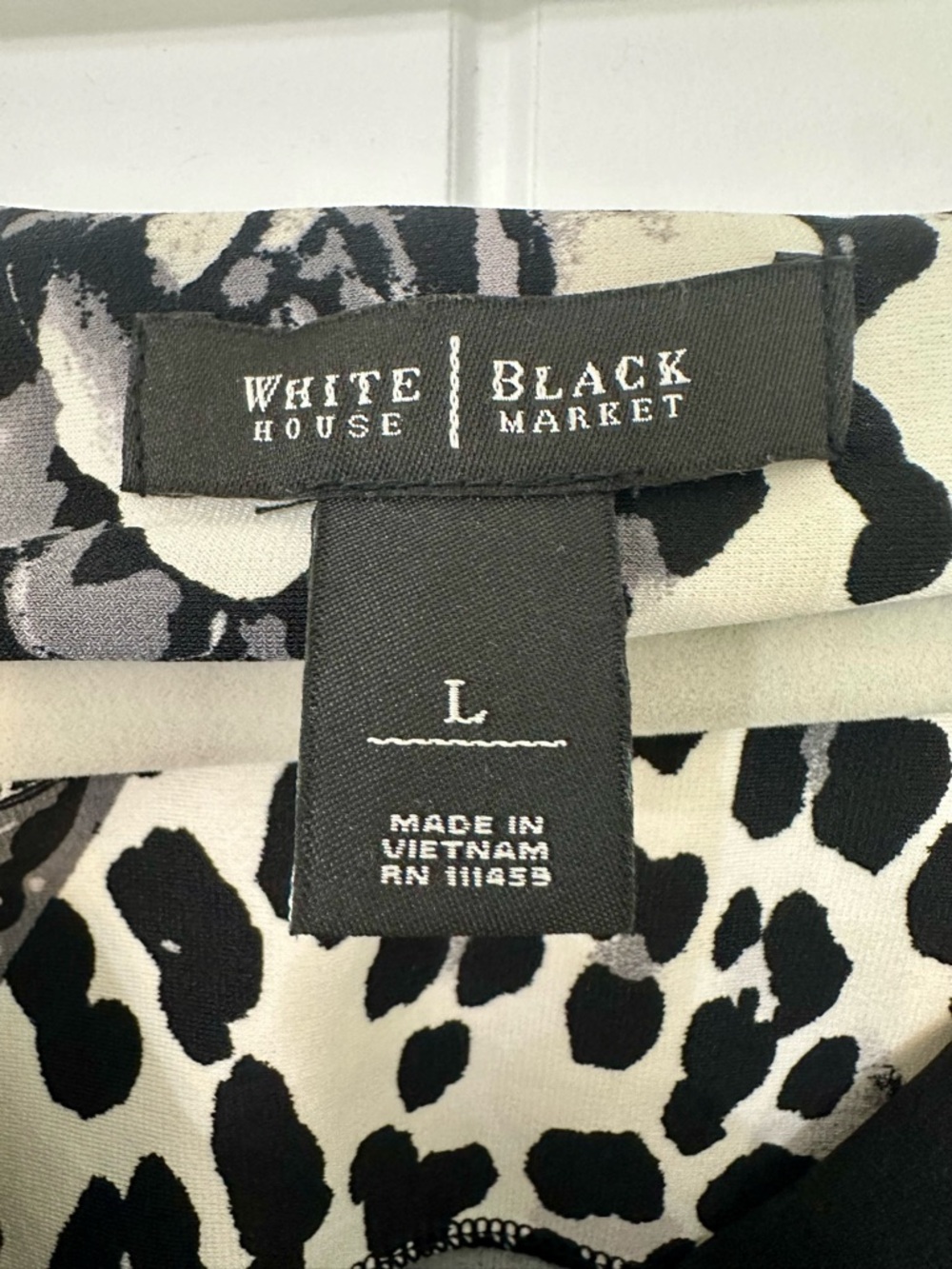 White House Black Market. Semi Vintage. Black & White Floral Paisley Shift Dress - Picture 4 of 5